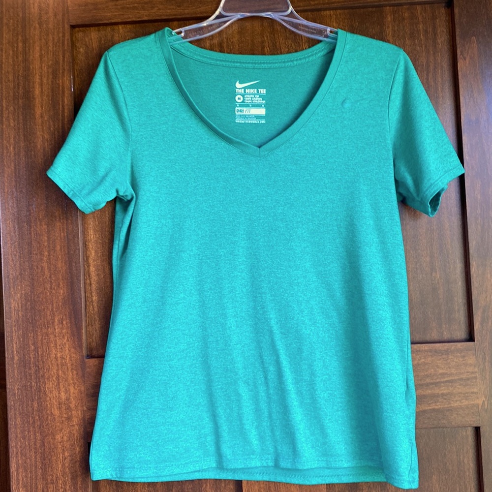 Nike Women’s Dri fit short sleeve shirt.  Athletic cut.